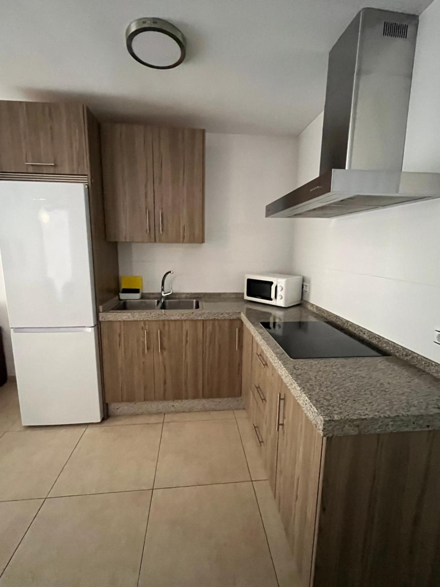 Amaner Capri Torre Del Mar Exterior foto