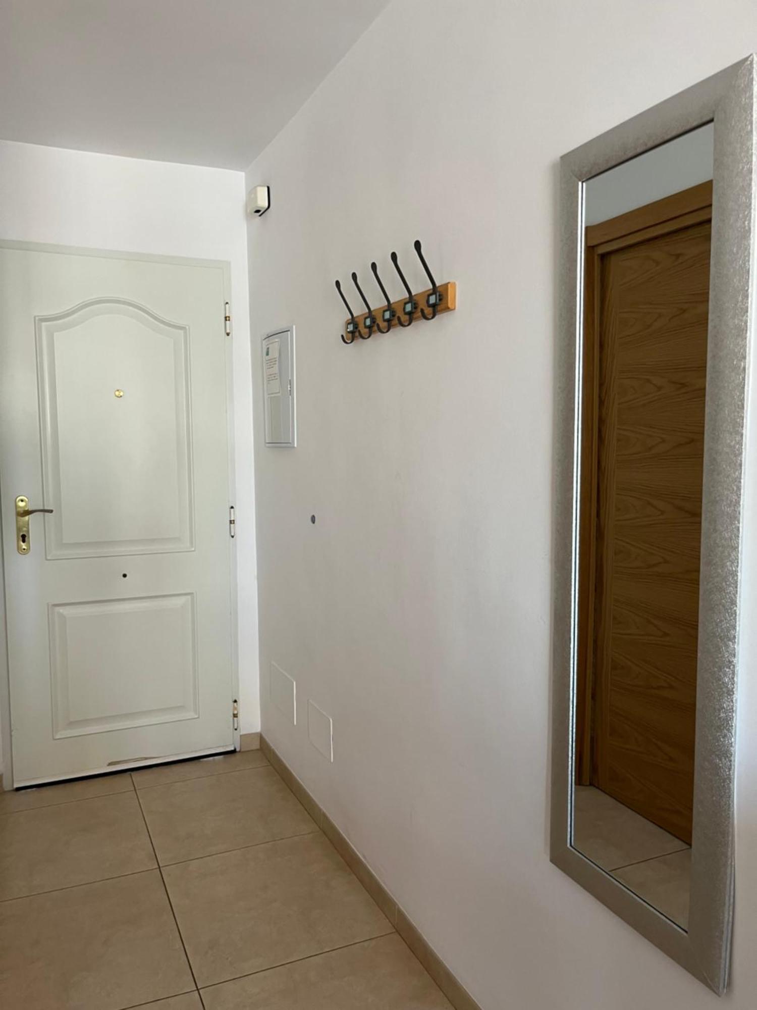 Amaner Capri Torre Del Mar Exterior foto