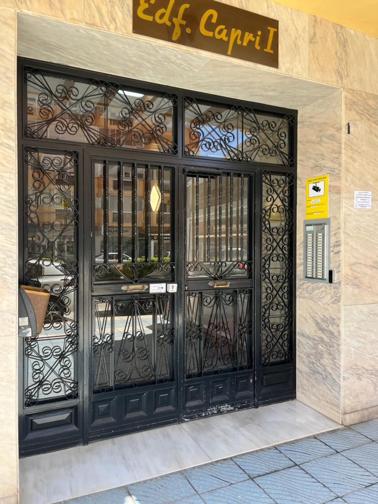 Amaner Capri Torre Del Mar Exterior foto